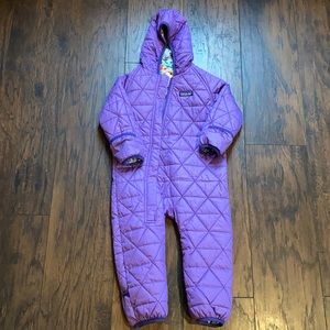 Patagonia Baby Reversible Hooded Snowsuit | Cozy Floral / Solid Purple 12-18 mon